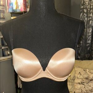 32C Victoria Secret Elegant Nude Strapless/Strap Bra
